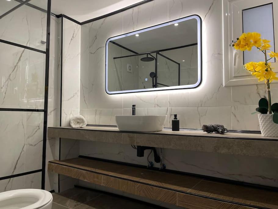 Hideaway Boutique Apartment Атина Екстериор снимка