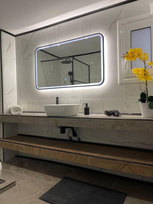 Hideaway Boutique Apartment Атина Екстериор снимка
